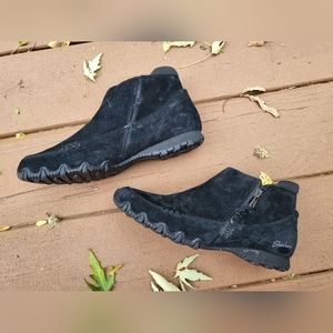 NEW Skechers Black Suede Zip Shoes Booties Women's size 7